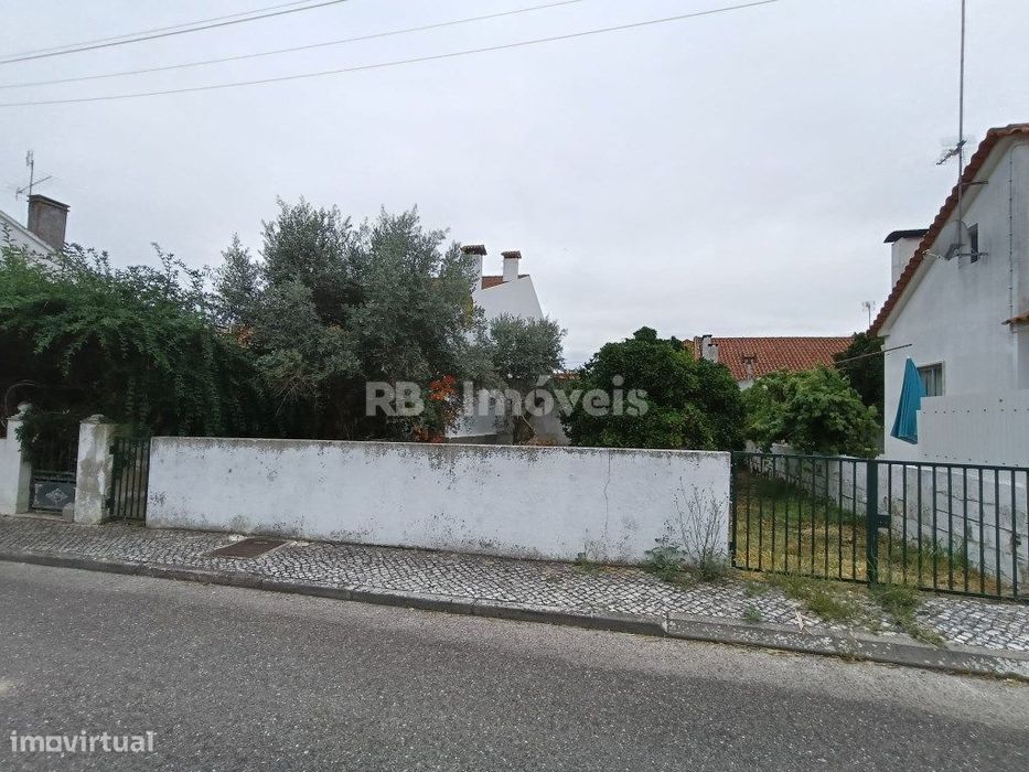 Lote de terreno urbano com 160,72 m2 - Praia do Ribatejo