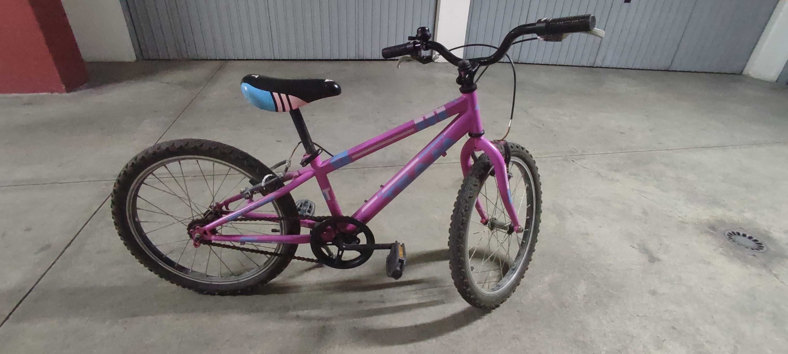 Bicicleta cor de rosa