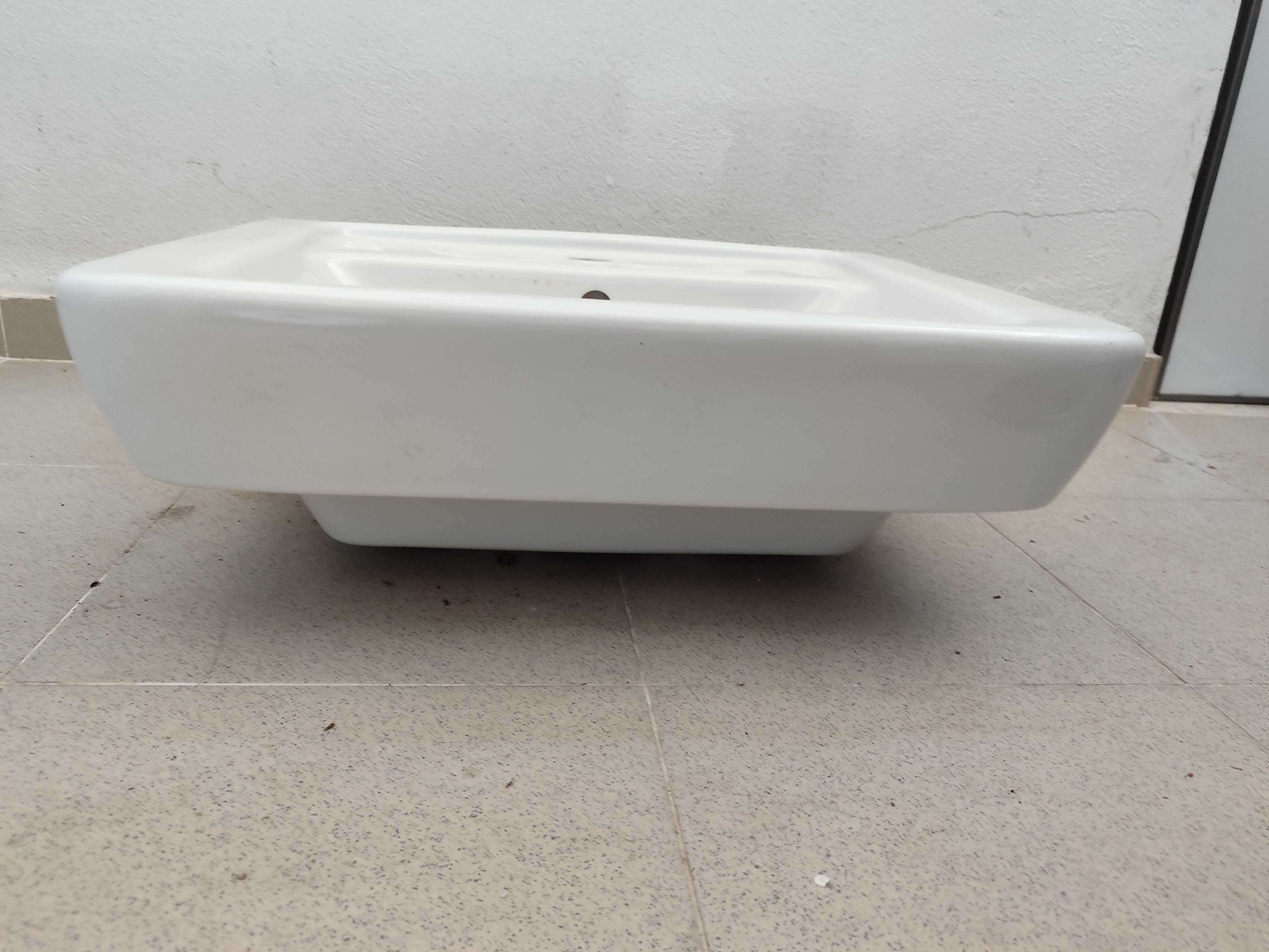 Lavatório Cerâmico Branco / Ceramic Wash Basin White