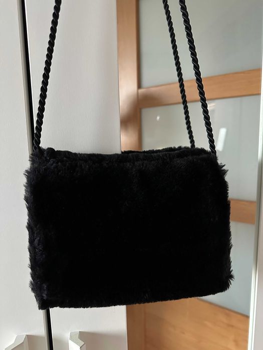 Komplet mufka i toczek ze sztucznego futra. Czarne.