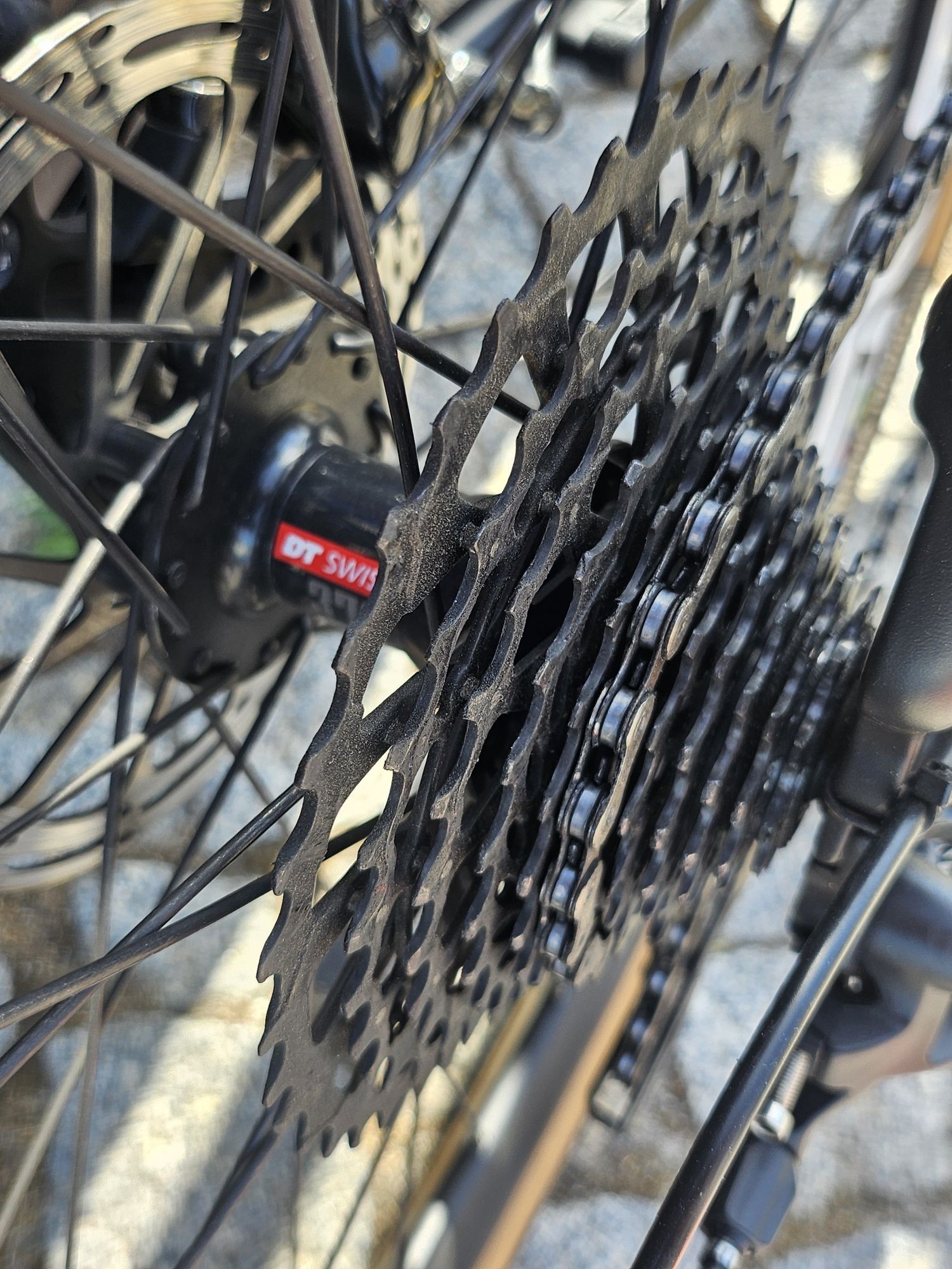 Bicicleta eléctrica e bike gravel KTM