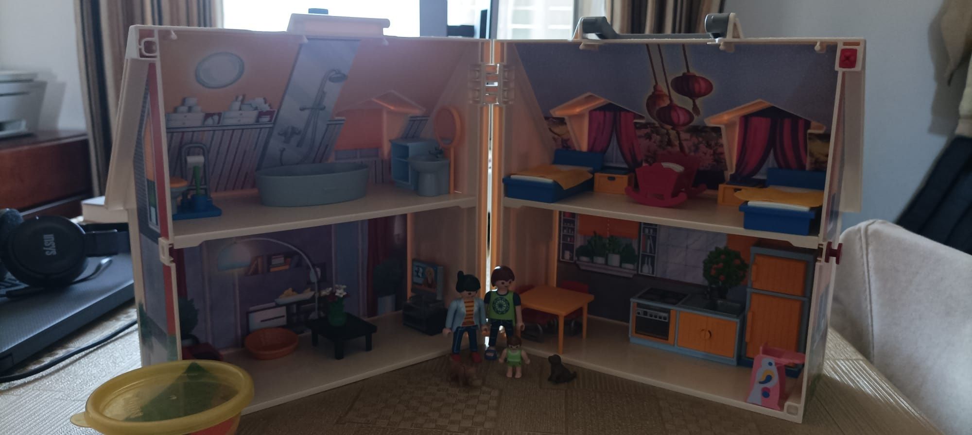 Casa Playmobil com acessórios como nova