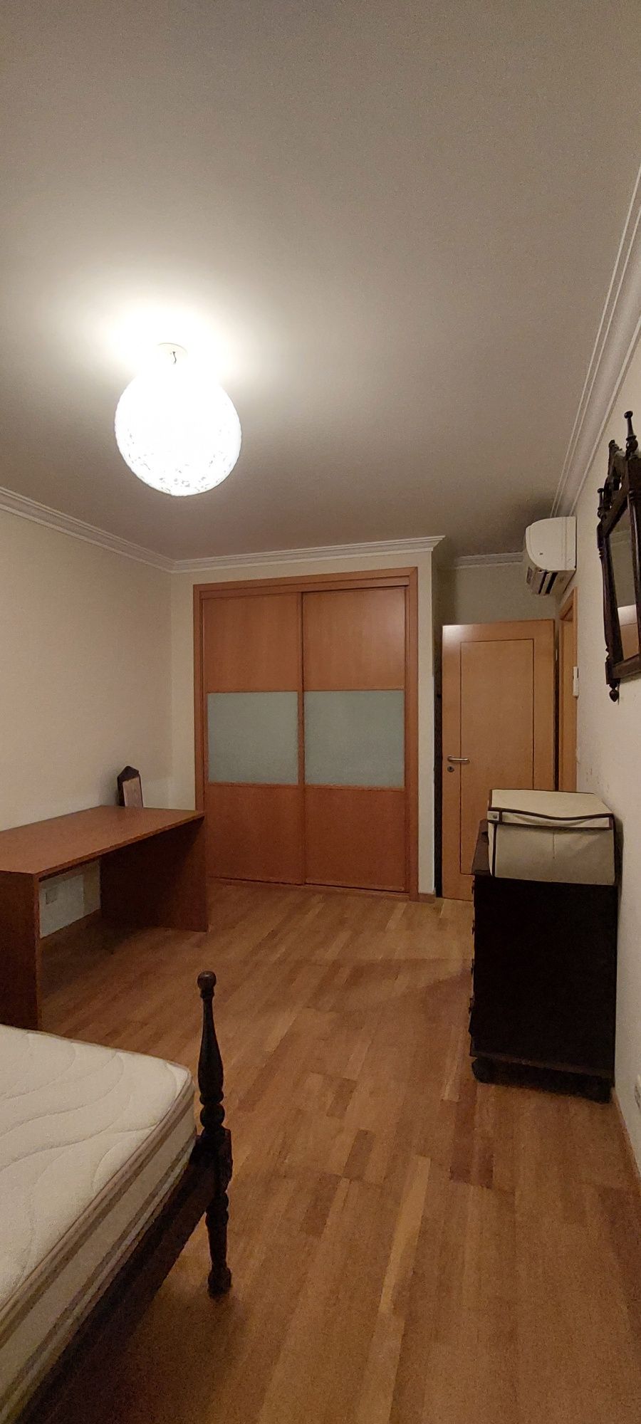 Arendo quarto perto EST e ESALD