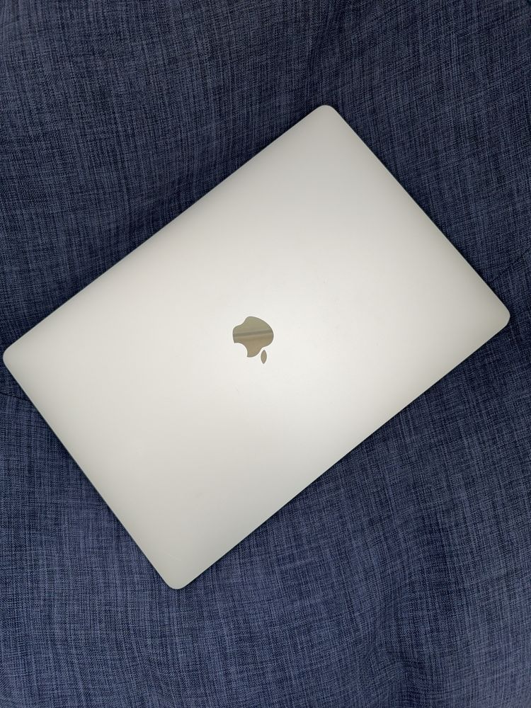 MacBook Pro 2017 15 i7 2.9/ 16GB /512 GB/ Touch Bar / 91% АКБ