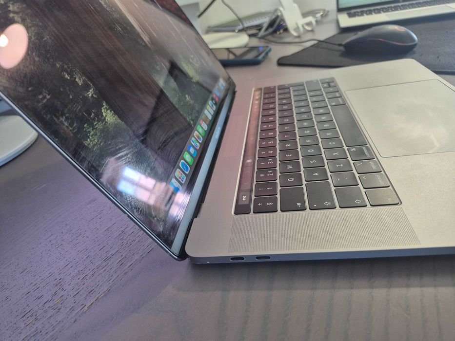 Apple Macbook PRO A1990 | i7-8850H | AMD PRO 560X | 512SSD |