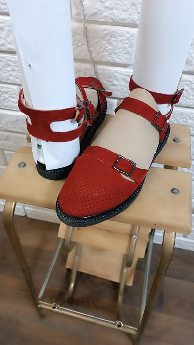 Продам босоножки