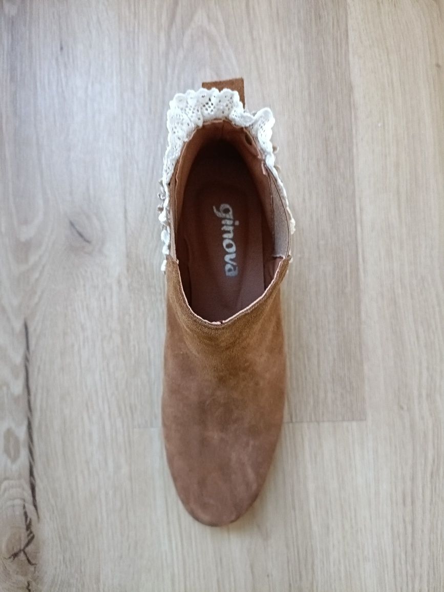 Botas 39, Novas da Ginova