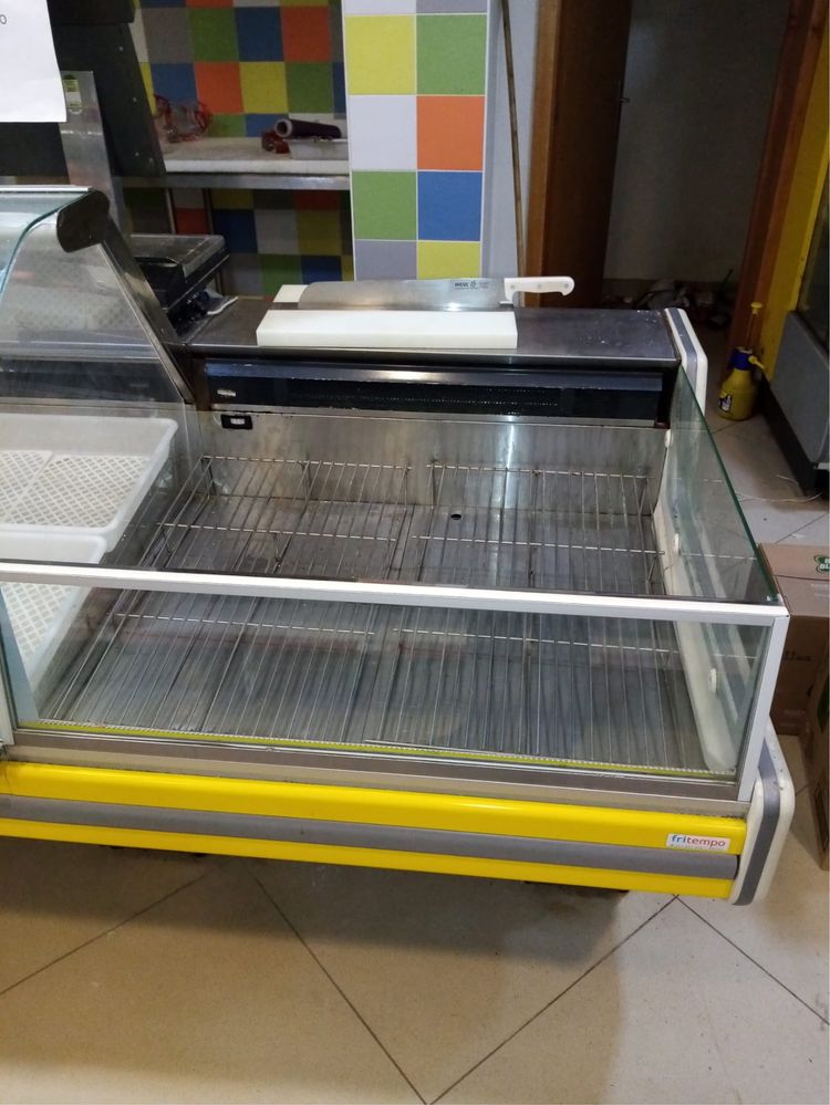 Vitrine para talho com escaparate para enchidos