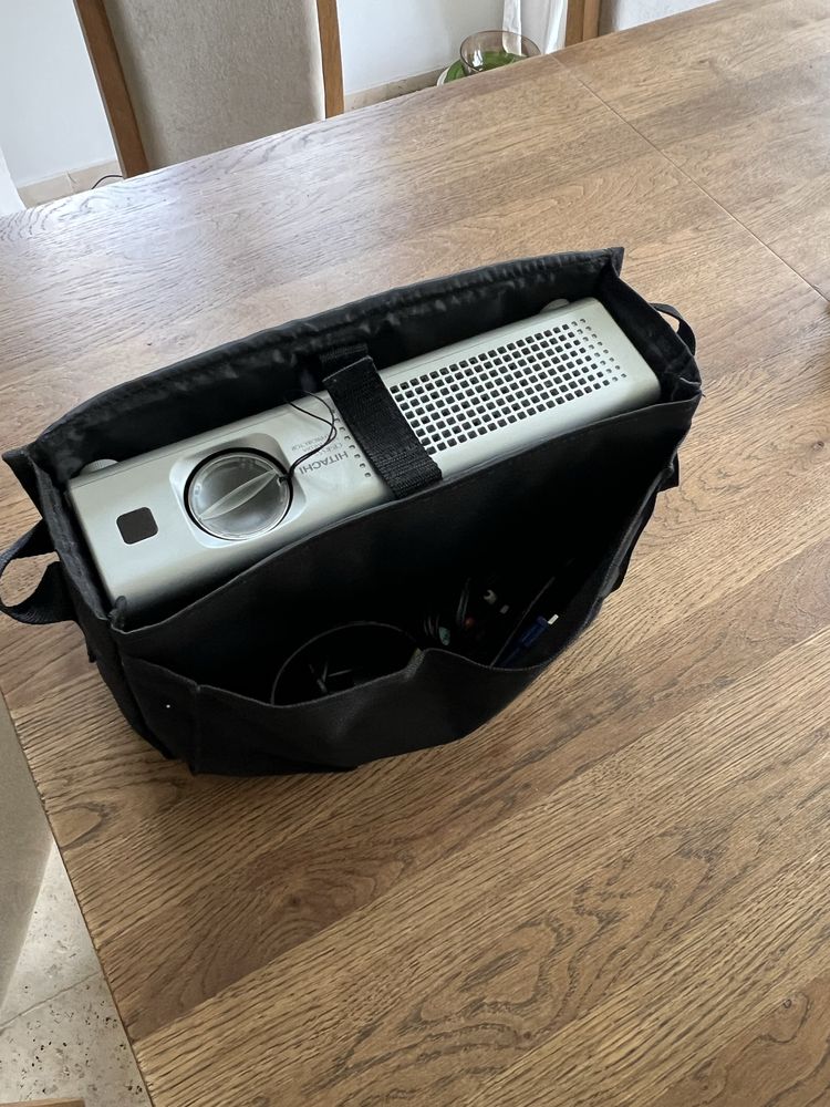 Projektor hitachi CP-RS55
