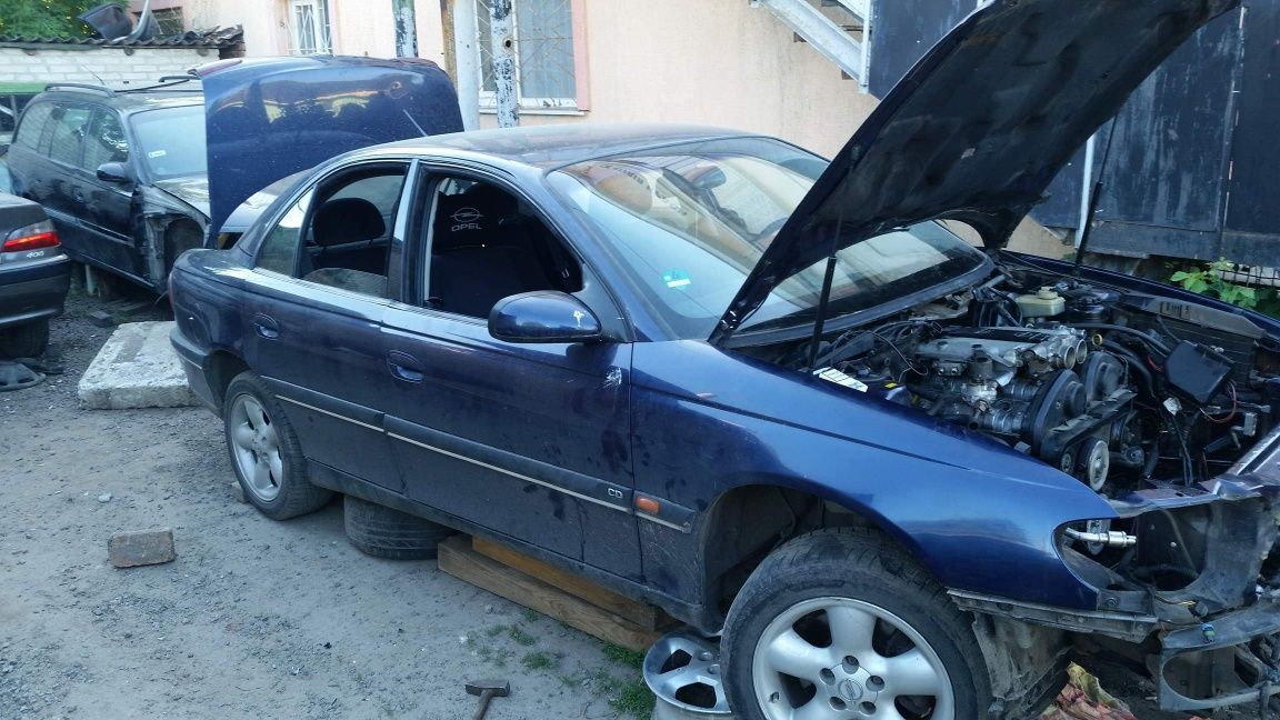 Розбираю по запчастинах Opel Omega b 2.5V6 X25XE