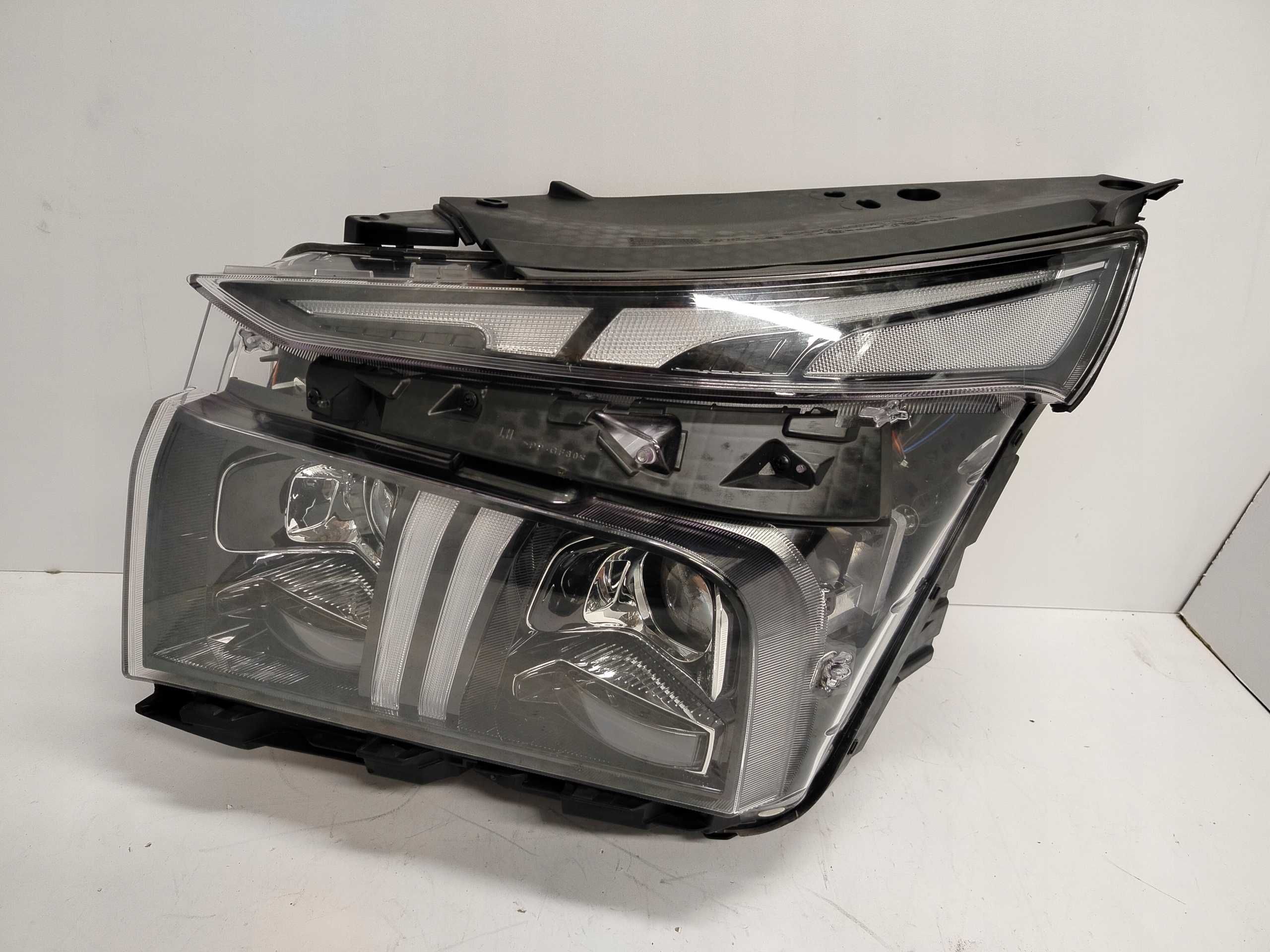 HYUNDAI Santa FE IV Фари передні