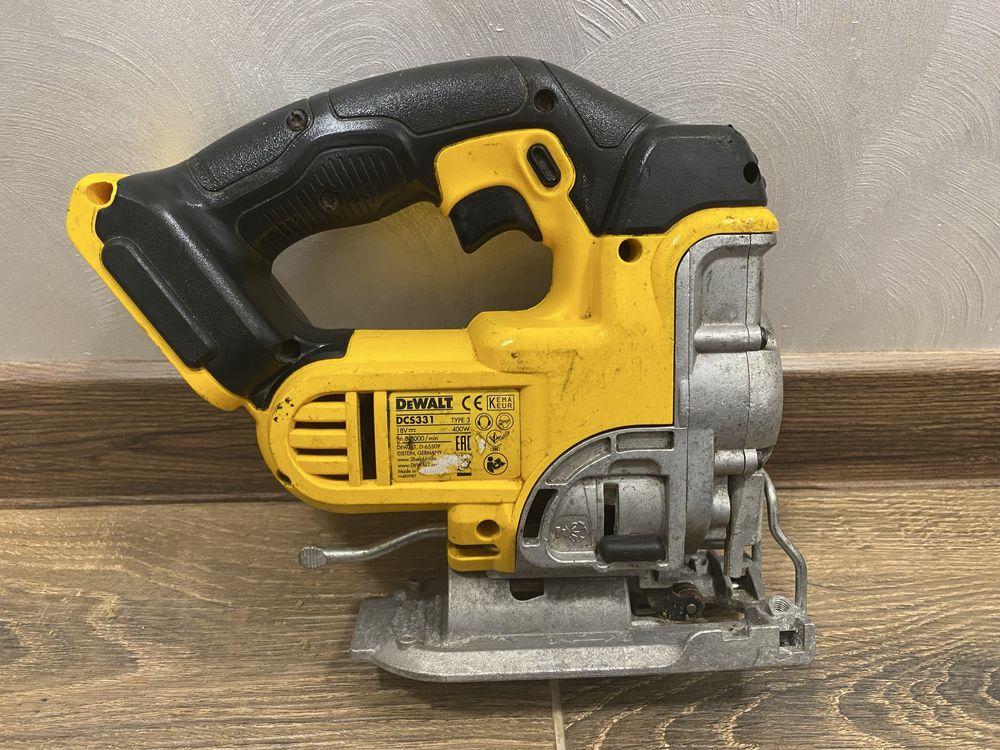 Лобзик DeWalt DCS331