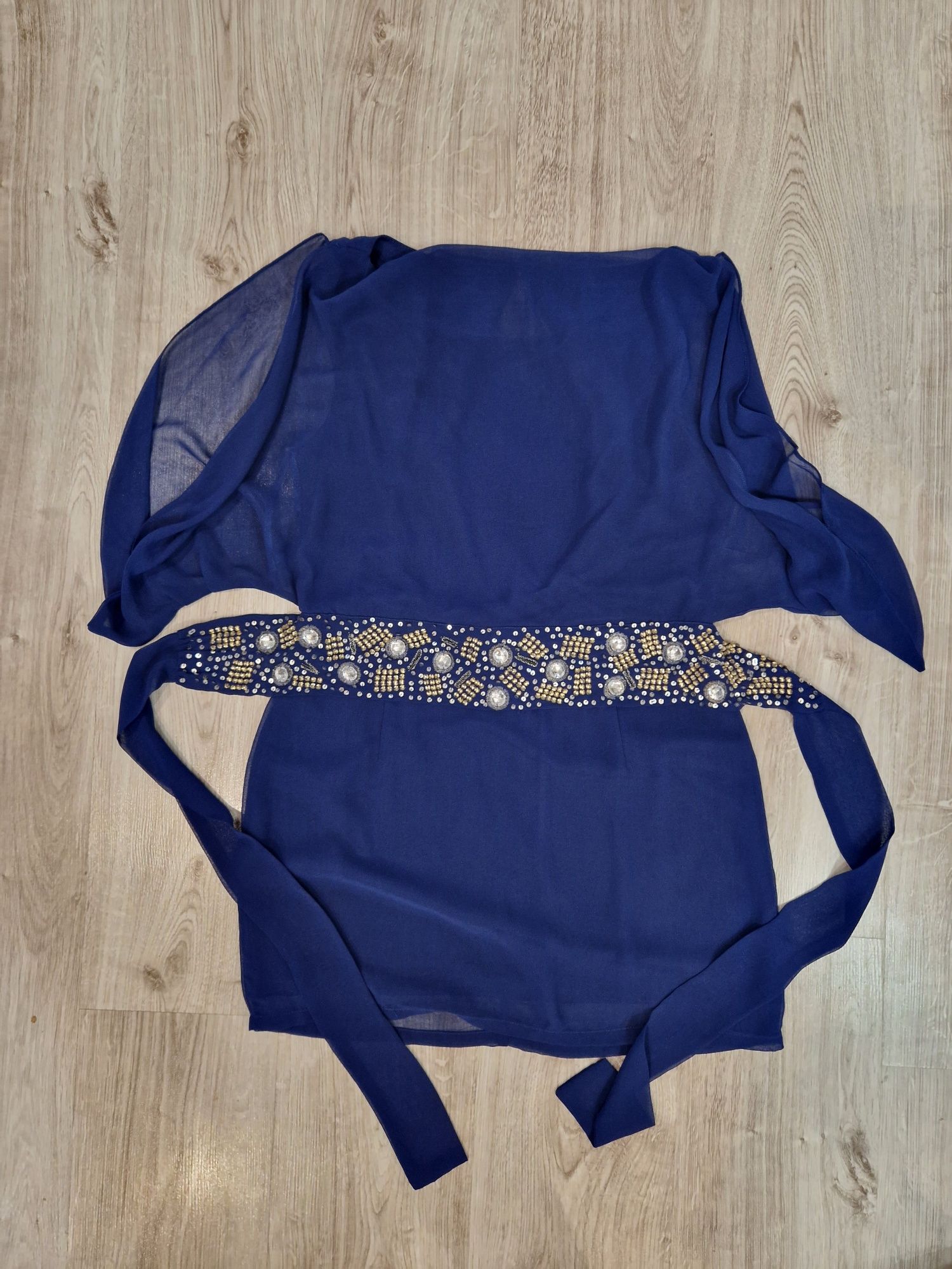Sukienka niebieska M L zdobiona cekinami , rozciencia na rękawach, odk