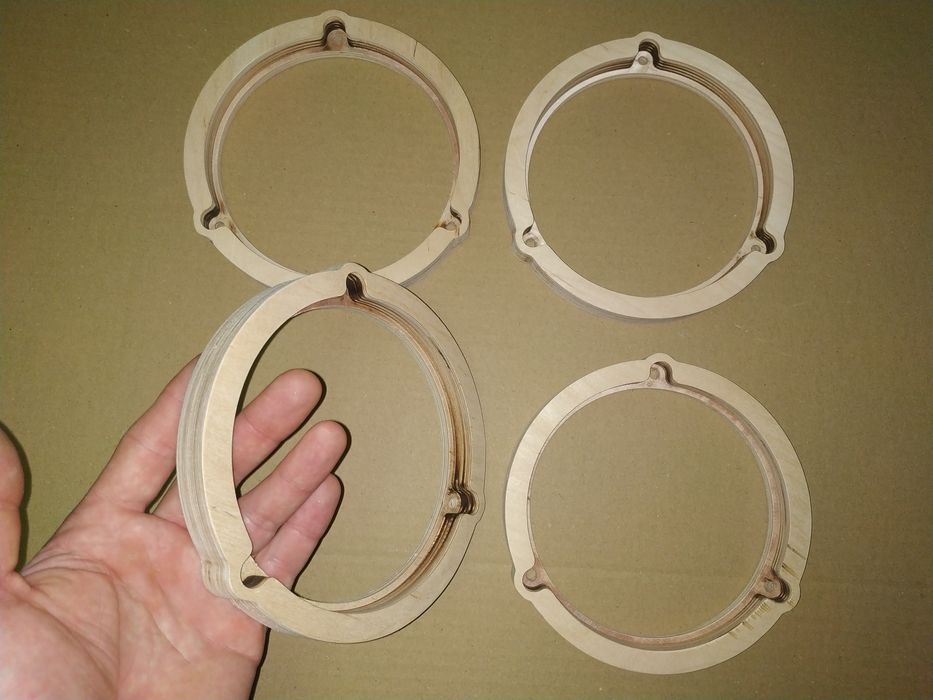 Подиумы под динамики на Suzuki Grand Vitara / SX4 / Swift / Jimny