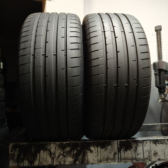 245/35/20 XL Sprzedam parę opon letnich Goodyear