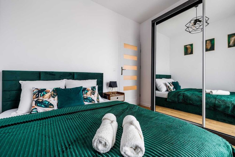 Szeregówka całkowicie umeblowana i wyposażona z ogrodem i parkingiem