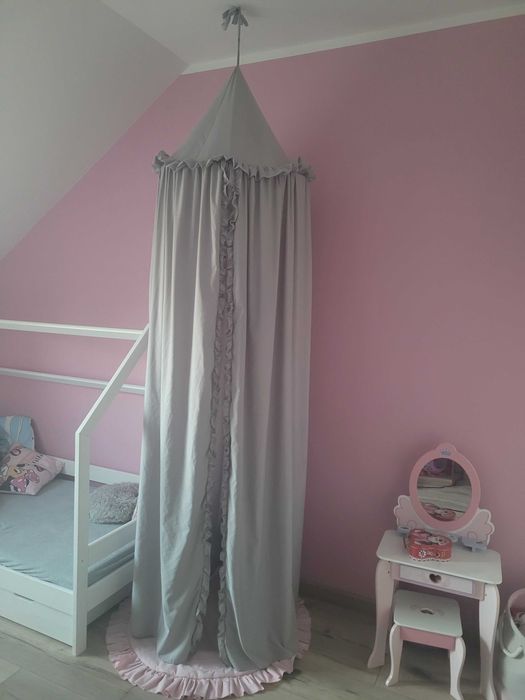 Baldachim z dywanikiem