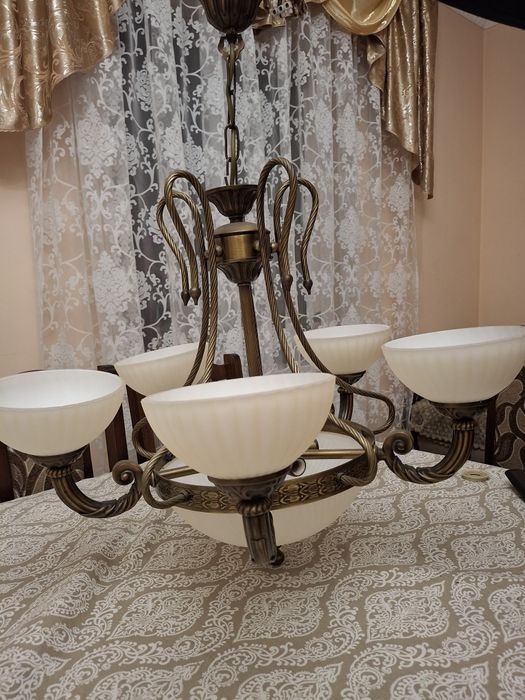 Продам дуже якісні люстри