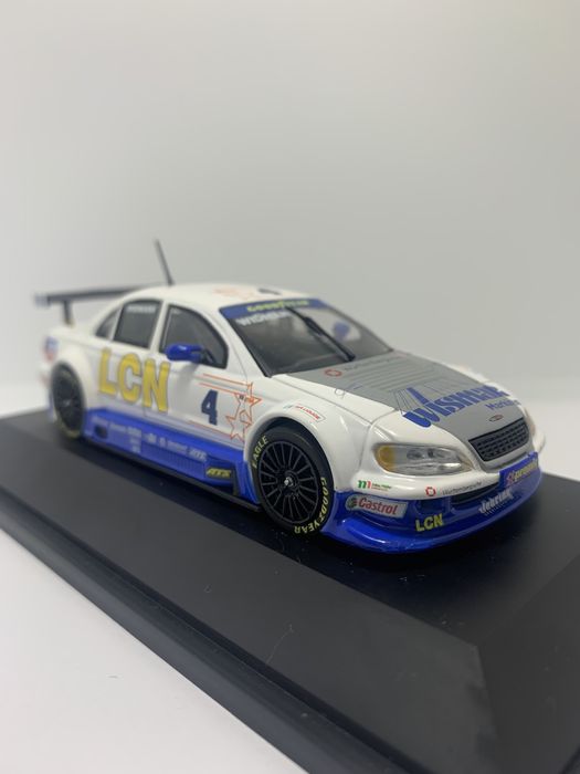 Opel Omega V8 Star 2002 SST Engineering da Schuco escala 1/43