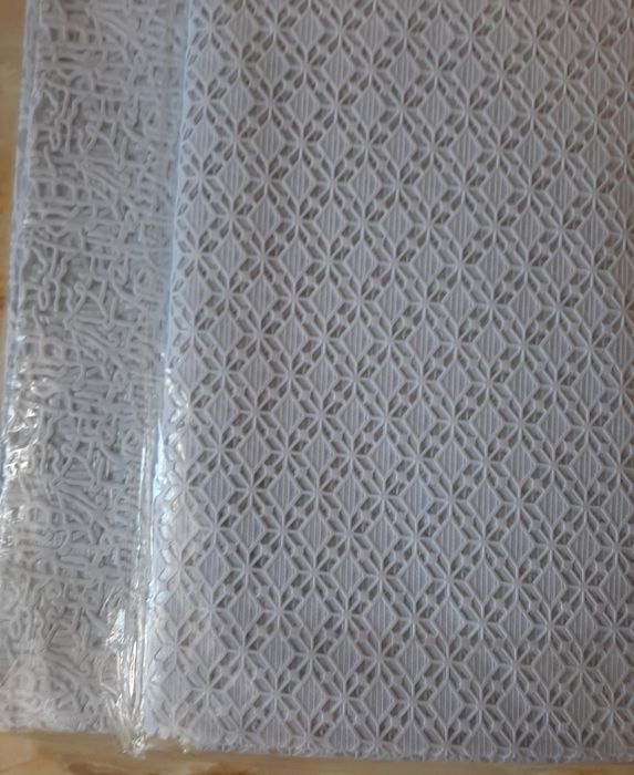Продам ПВХ скатерть ( 137х180)
