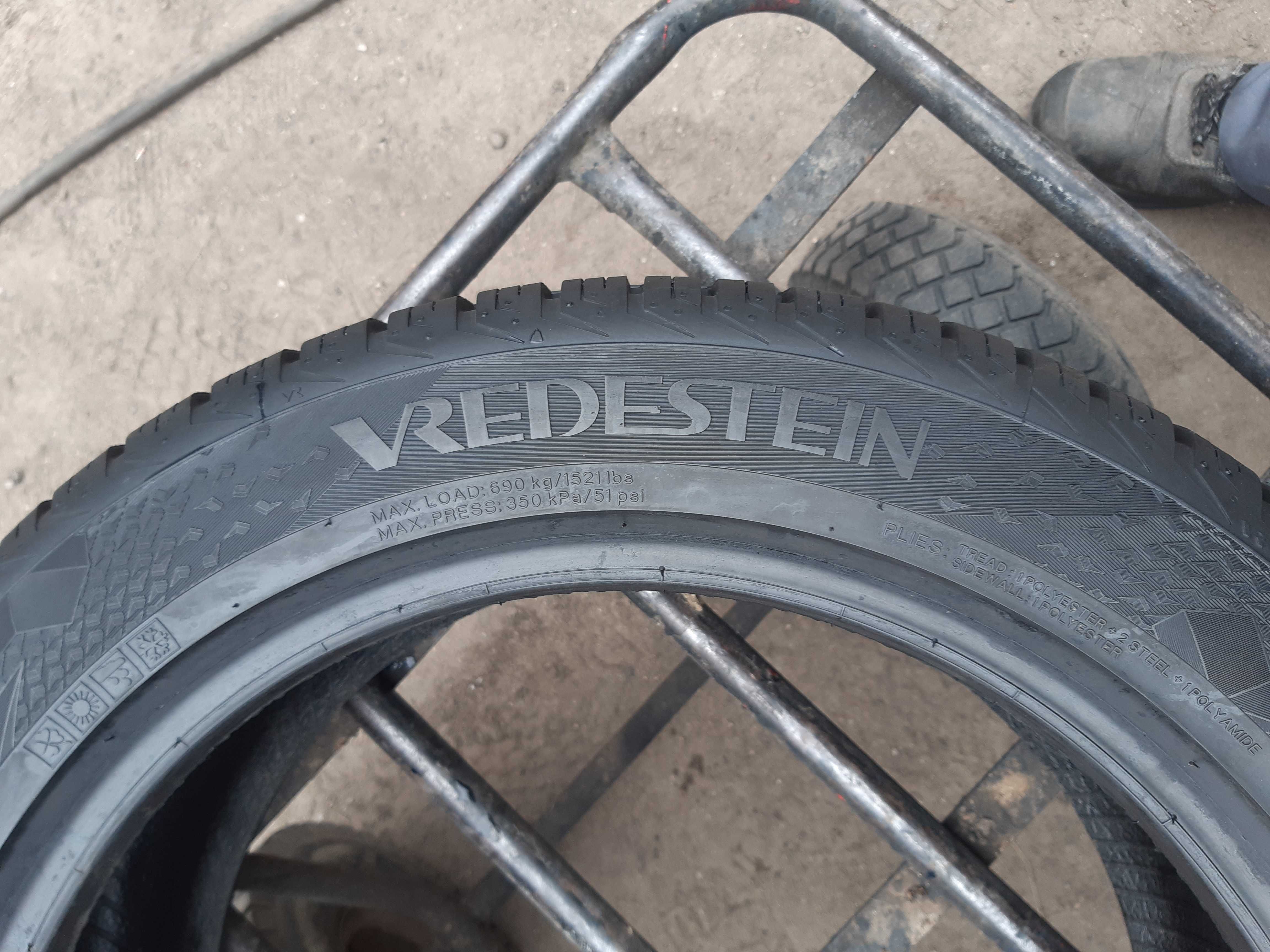 Opony Caloroczne 205.55.17 Vredestein