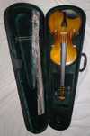 Violino de madeira natural
