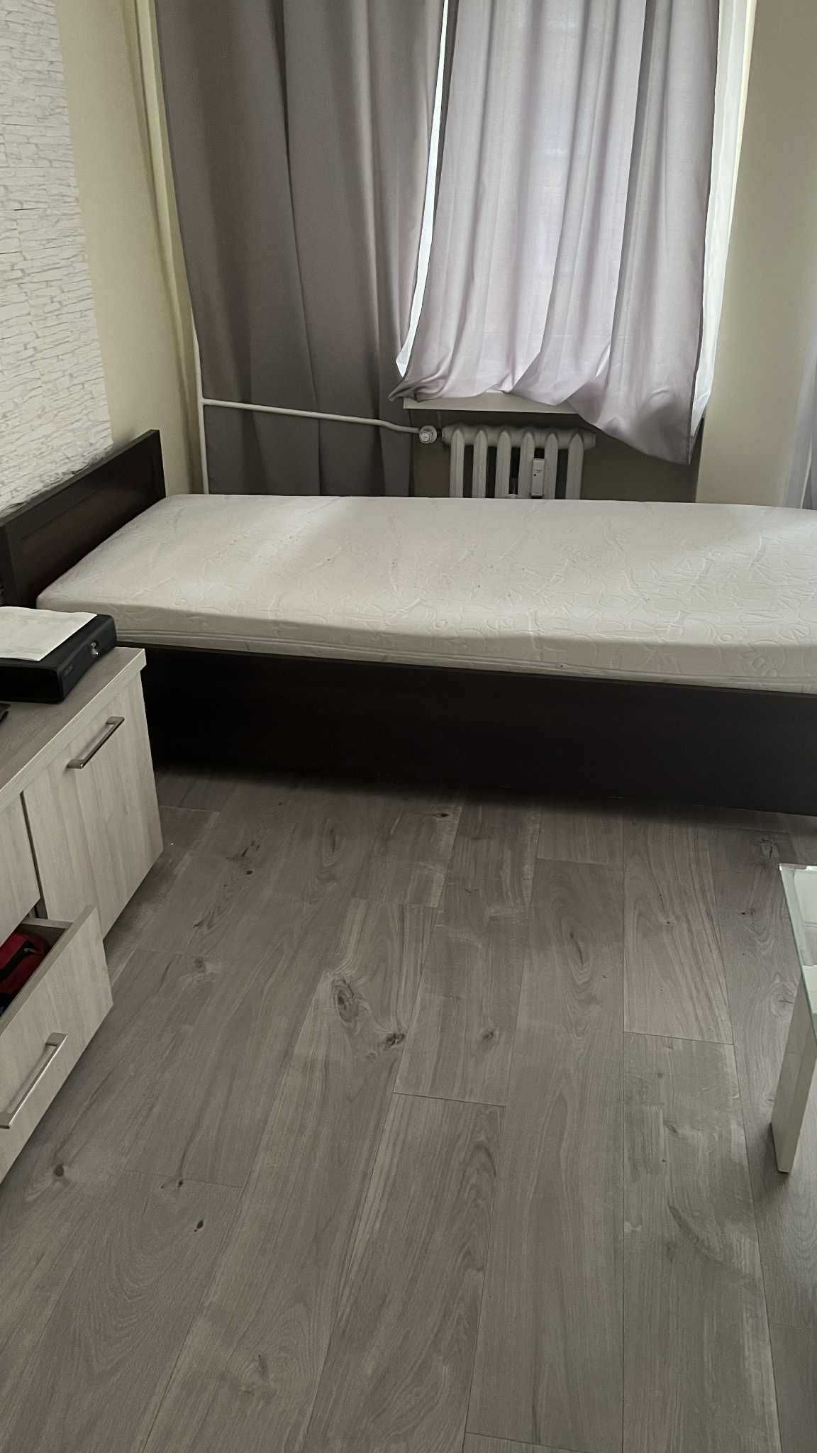 ŁÓŻKO pojedyncze z materacem 90x200