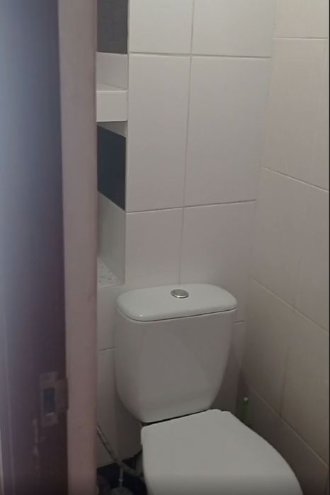 Здається двох кімнатна Ілони Зріні.Центр.