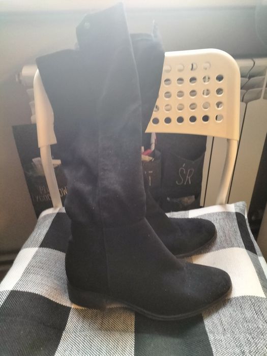 Zamszowe czarne muszkieterki