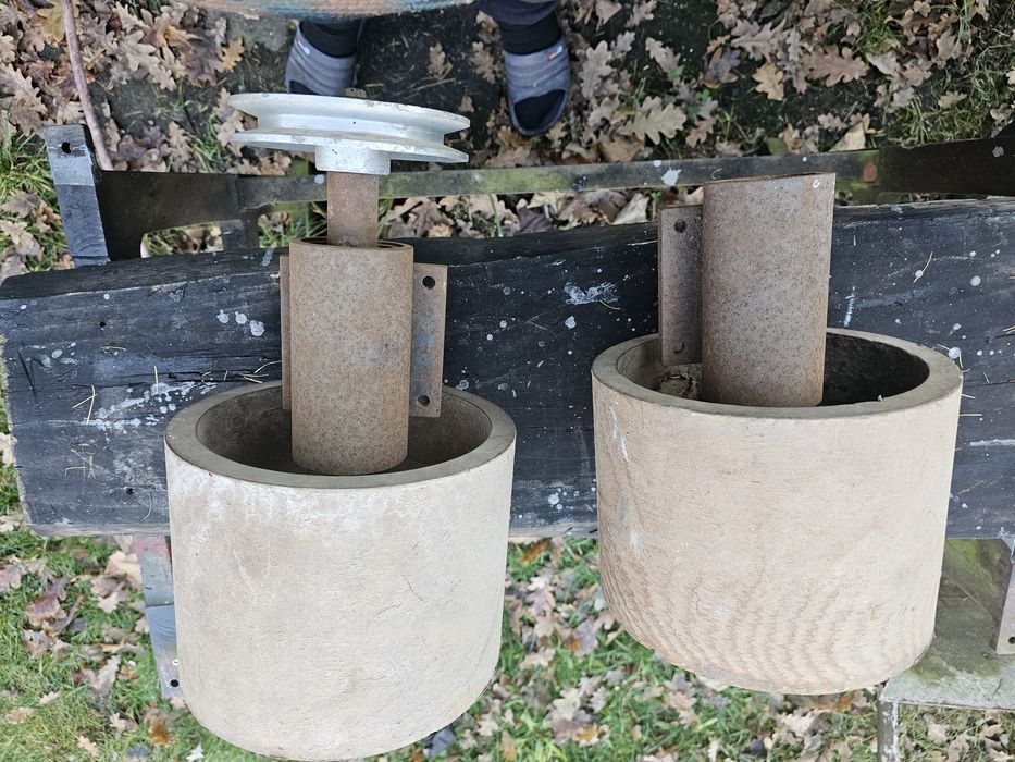 Zestaw kół do zrobienia szlifierki pasowej