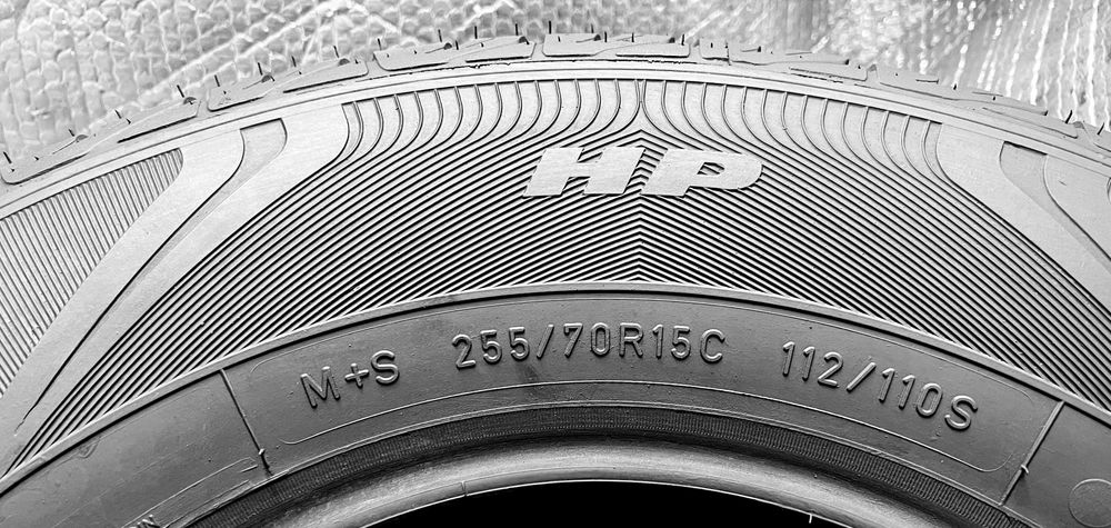 Шини Б/в 255.70.15с одна шт Goodyear
