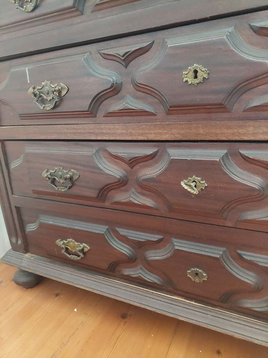 Cómoda madeira maciça