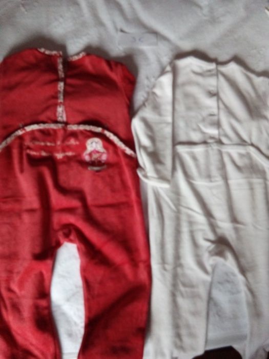 Babygrows/pijamas