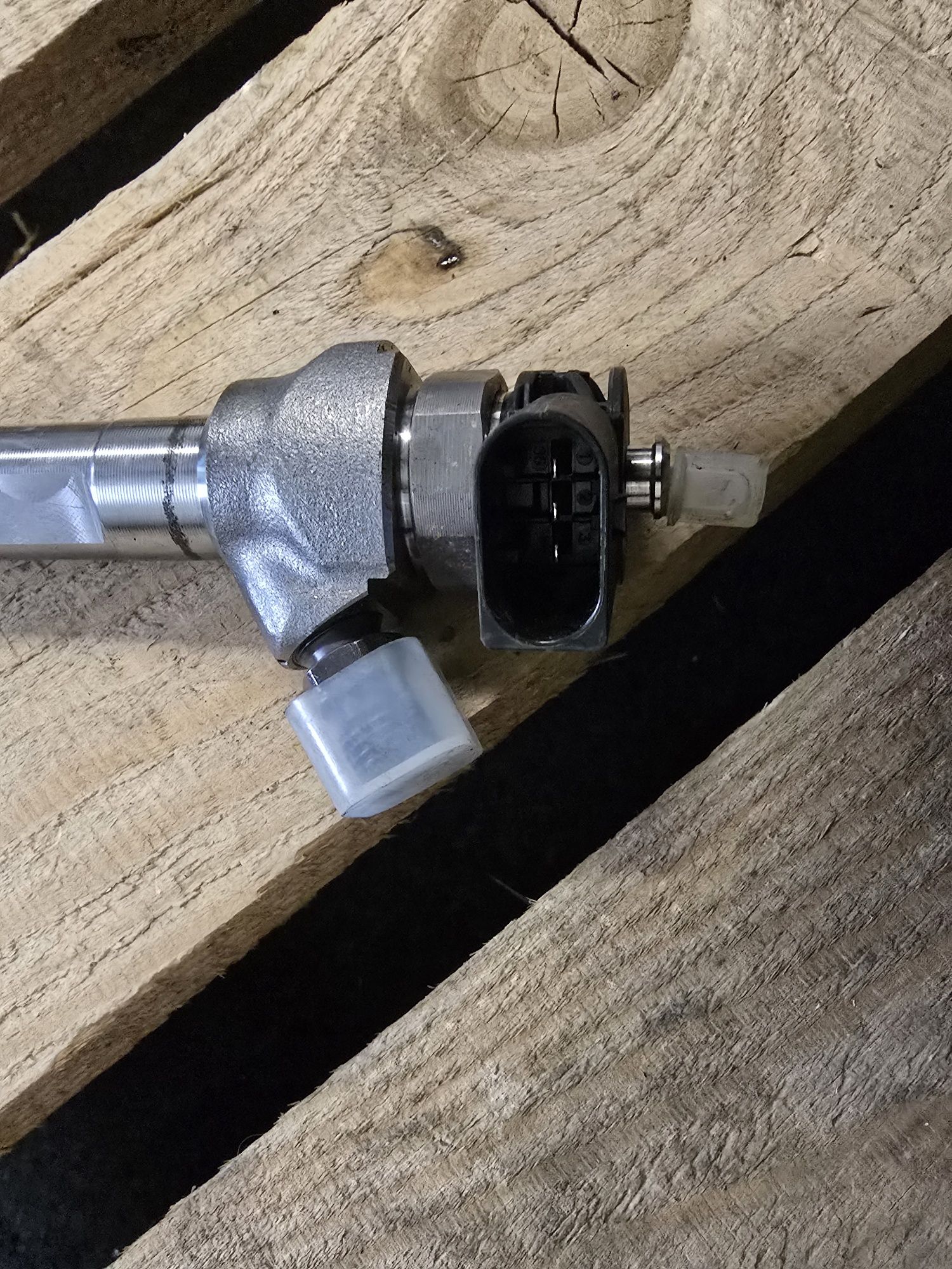 Wtryskiwacze kpl 4 sztuki MAN TGE 3.14 VW CRAFTER 2.0 TDI