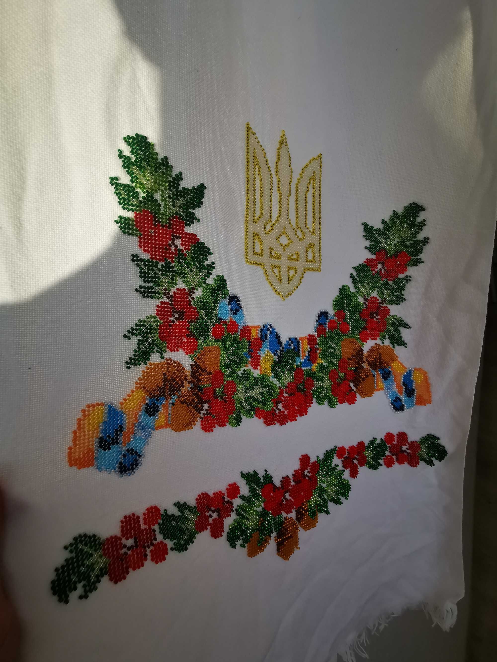 Вишитий бісером рушник з Тризубом