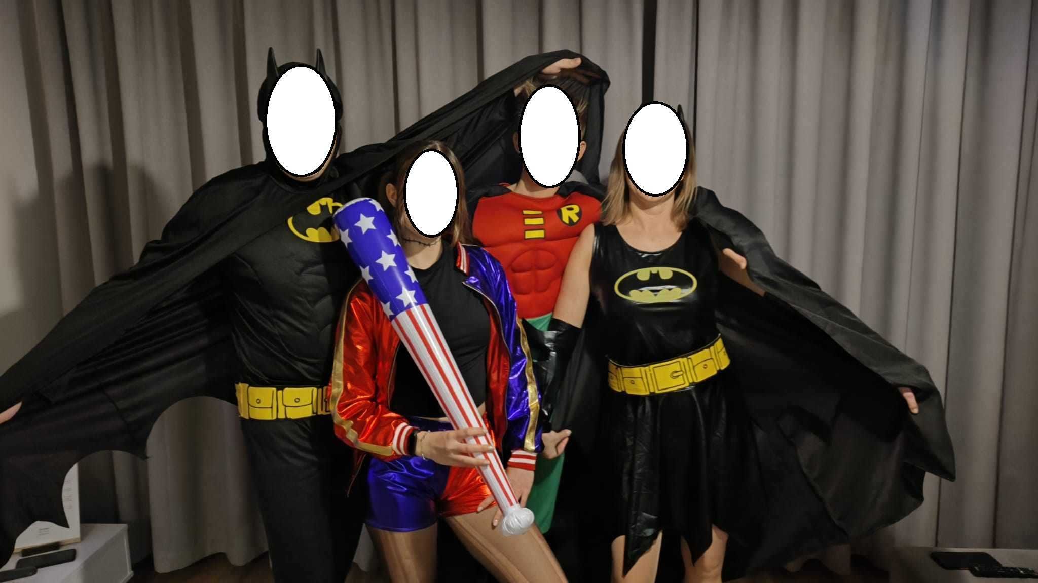 strój karnawałowy Robin kostium Batman  rozmiar M / L mięśnie
