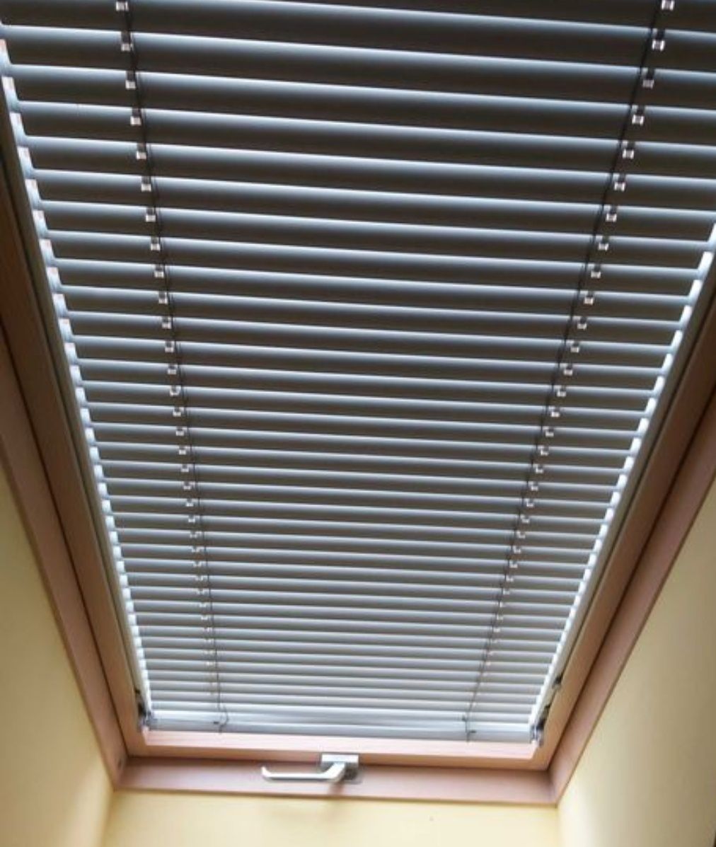 Żaluzje aluminiowe wewnętrzne 61x74 VELUX  białe