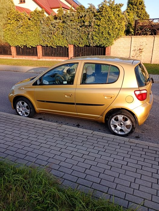 Toyota Yaris .Dobry Stan.