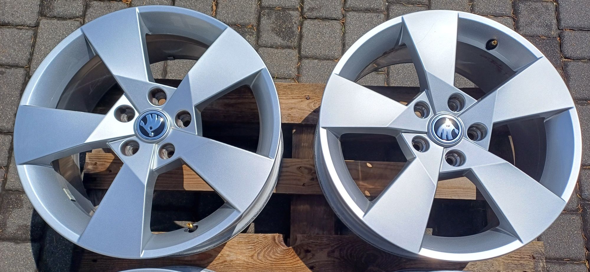 Alufelgi SKODA 7x17 cali , rozstaw śrub 5x112.