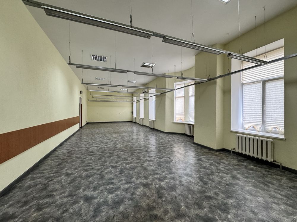 Здам комерційне приміщення, 430 кв.м. + 80 кв.м. підвал,в центрі міста