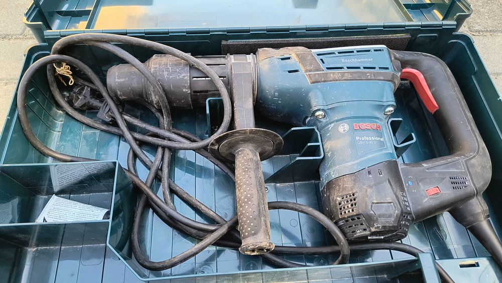 Sprzedam młot udarowy Bosch + zestaw wierteł