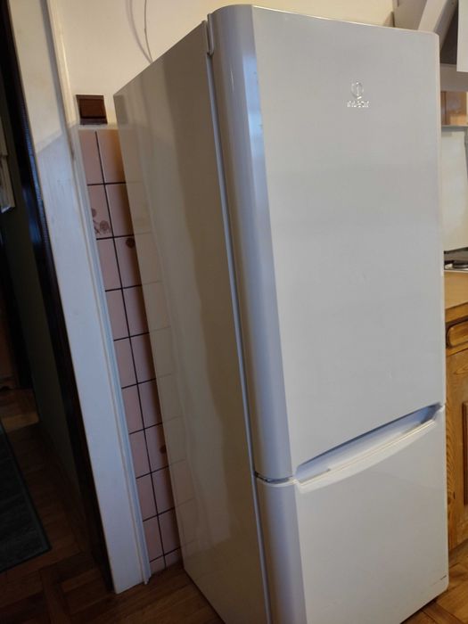 Lodówka Indesit 140