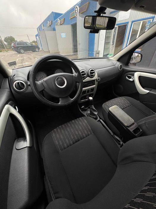 Dacia Logan 1.6 ГБО 2010 пасажир обслужений