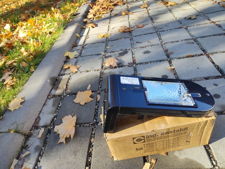 Lampa halogenowa zewnętrzna