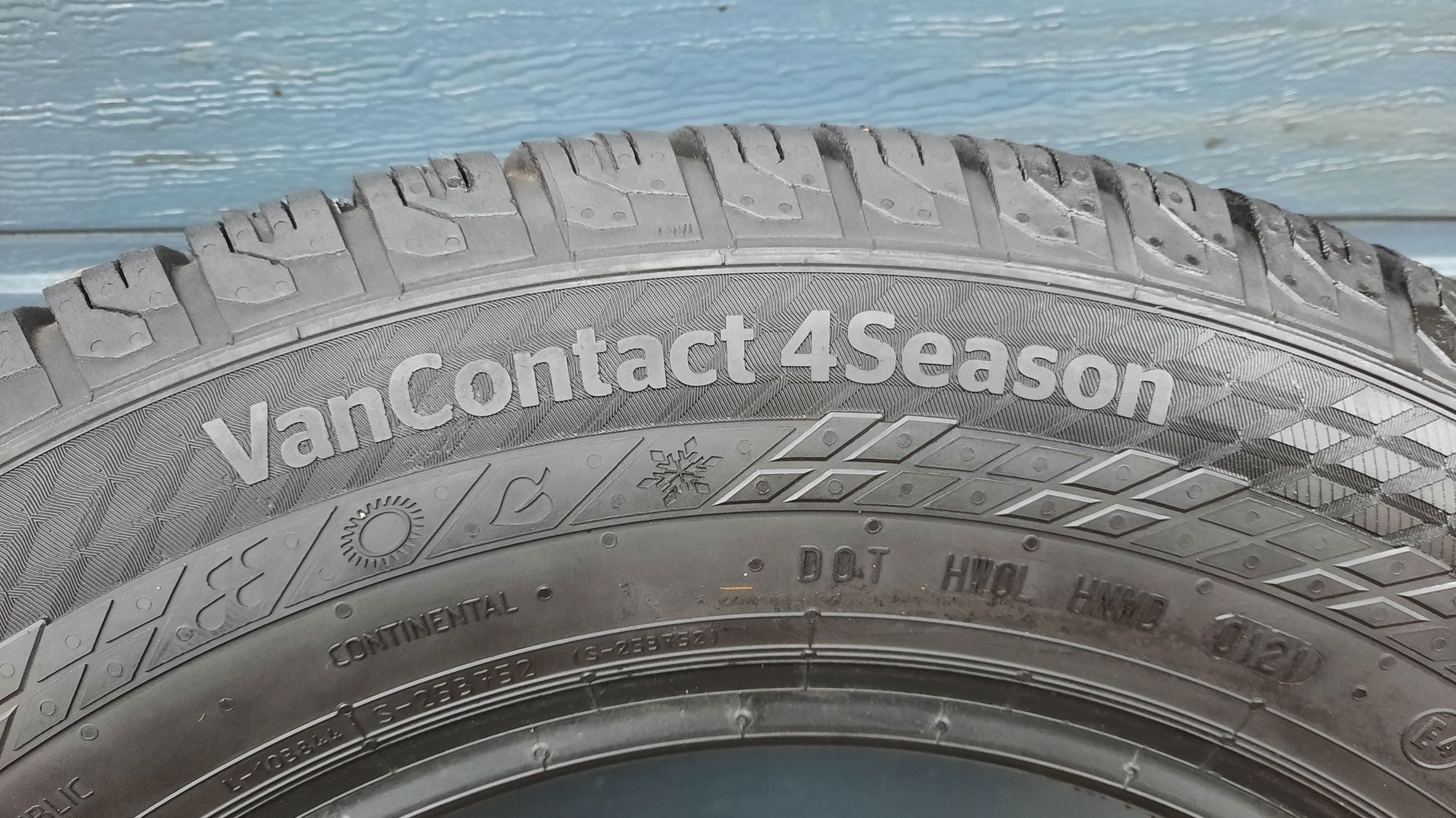 Continental 215/65 R16 C VanContact 4Season