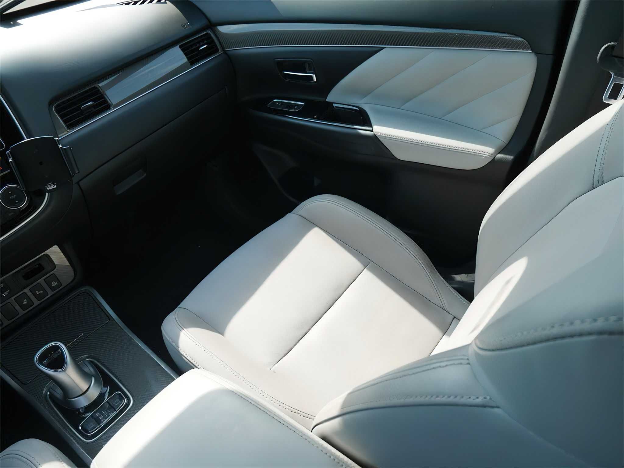 Mitsubishi Outlander PHEV SEL 2019