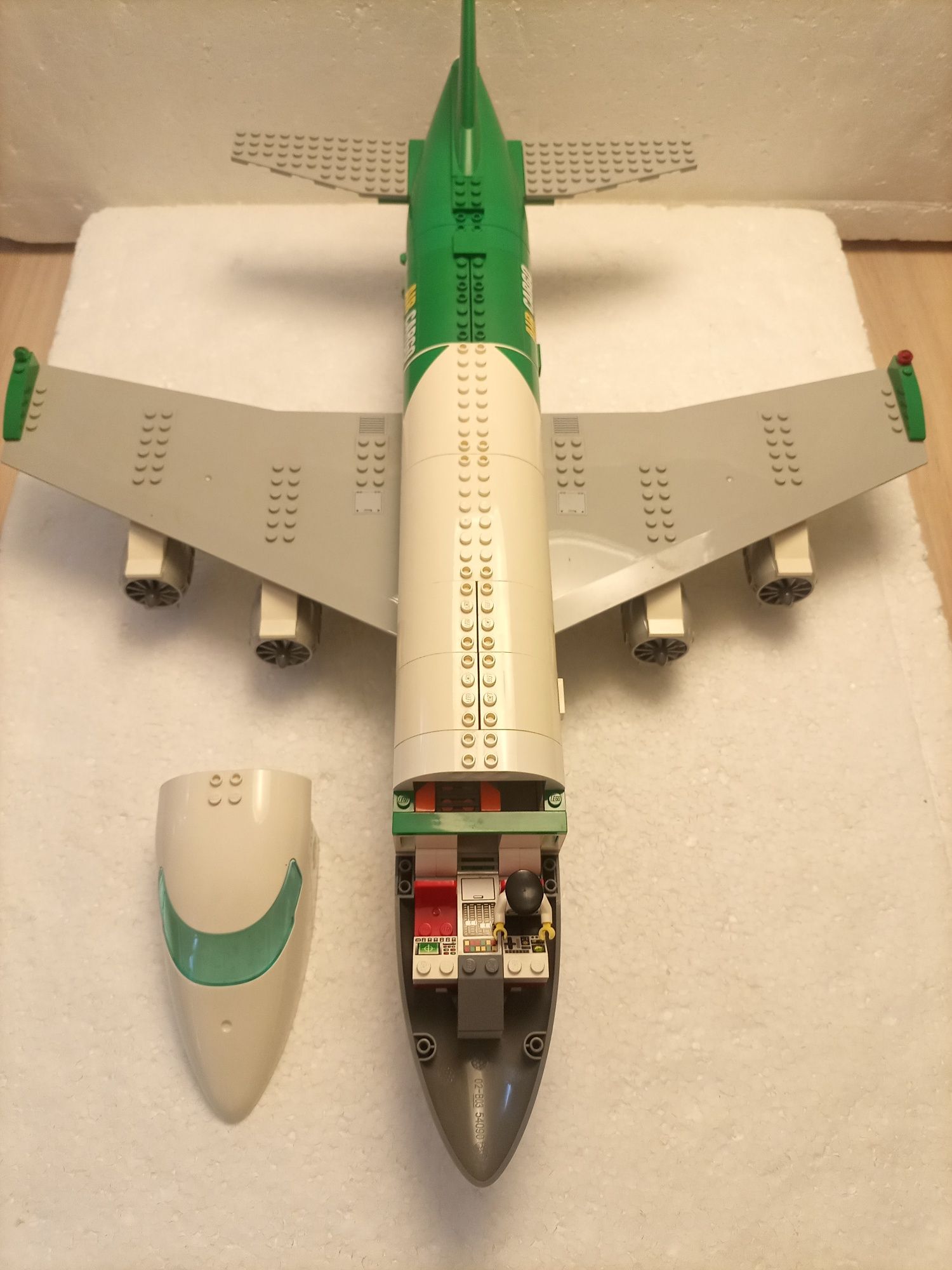 Klocki LEGO 60022 terminal cargo samolot lotnisko