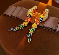 Kolczyki damskie złote długie eleganckie kolorowe papugi ptaki papuga