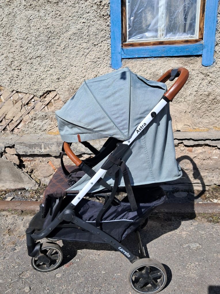 Продам прогулянкову коляску, в гарному стані.