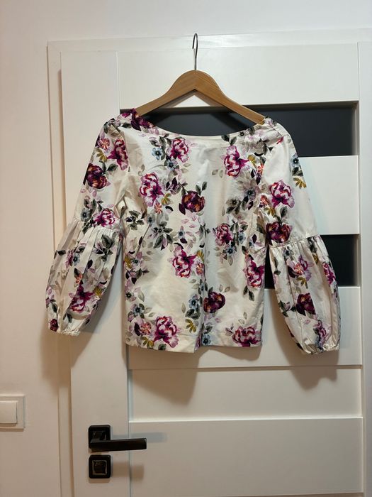 Piękna bluzka w kwiaty 36